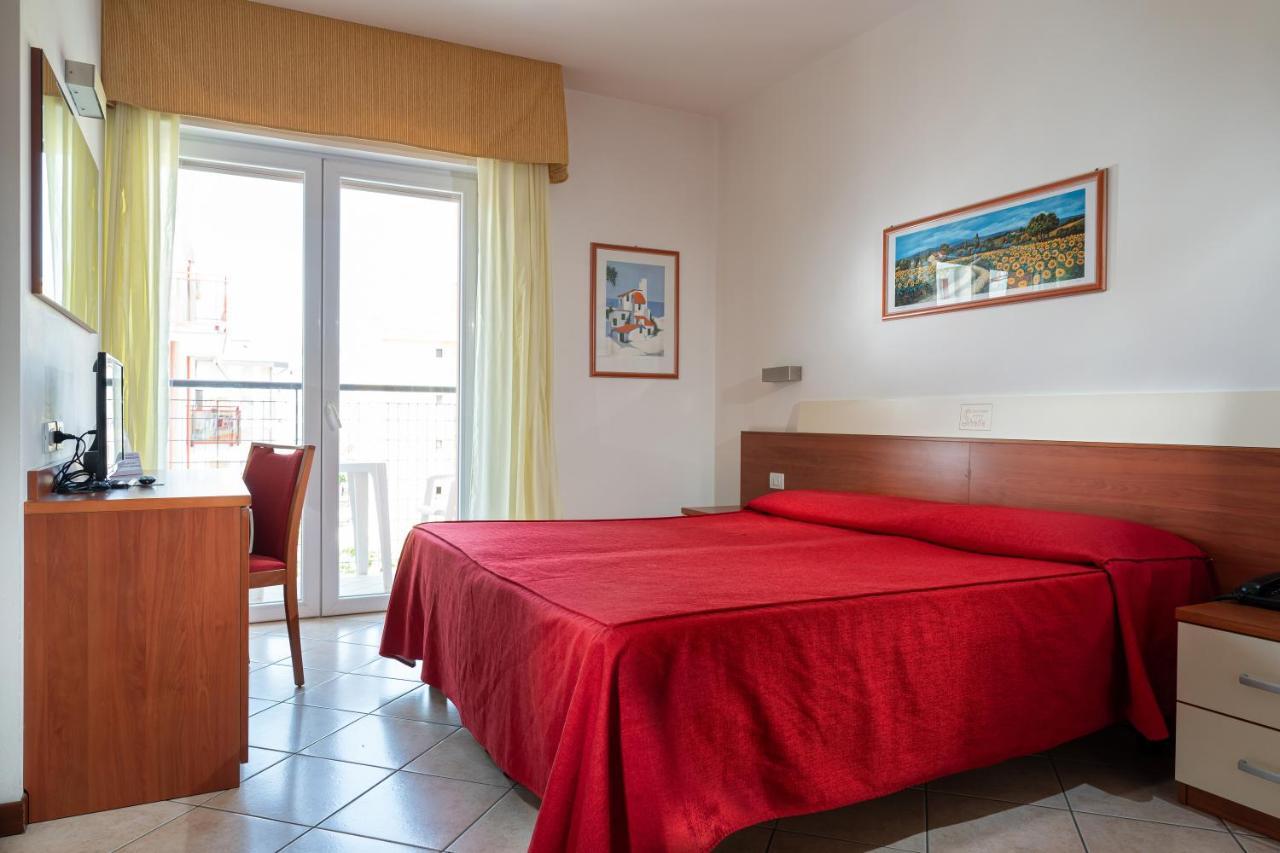 לידו די ג'סולו Hotel Sheila מראה חיצוני תמונה