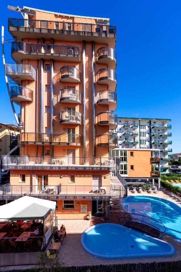 לידו די ג'סולו Hotel Sheila מראה חיצוני תמונה